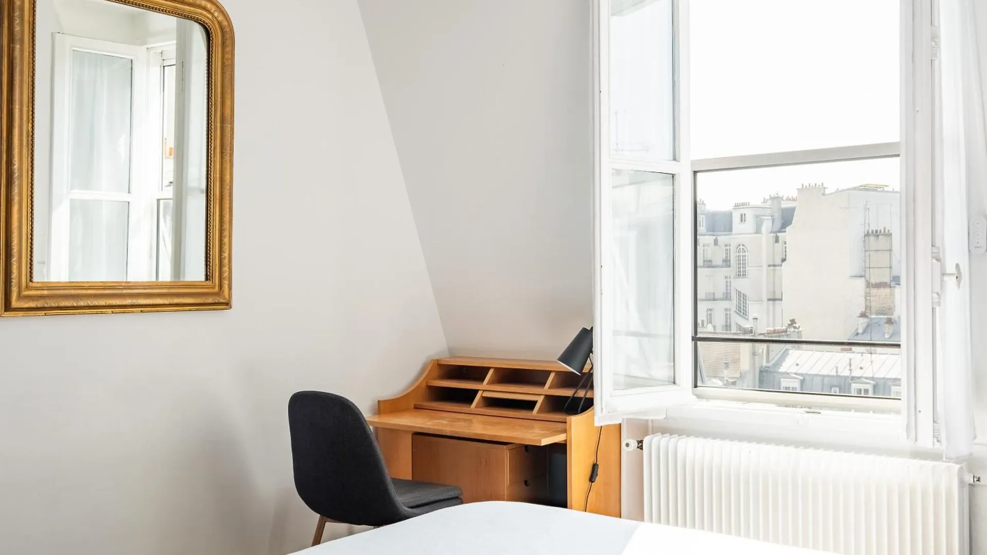 Veeve - Literary Radiance Apartment Paris