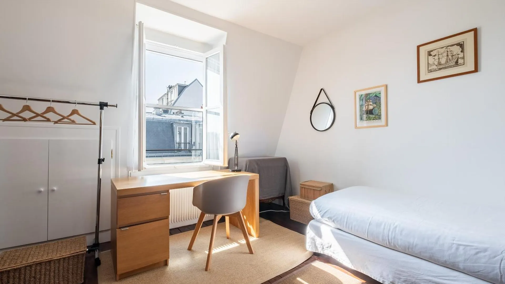 Veeve - Literary Radiance Apartment Paris France
