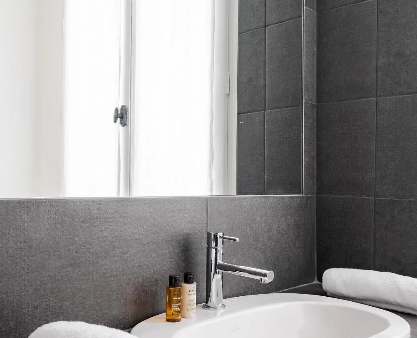 Veeve - Literary Radiance Apartment Paris