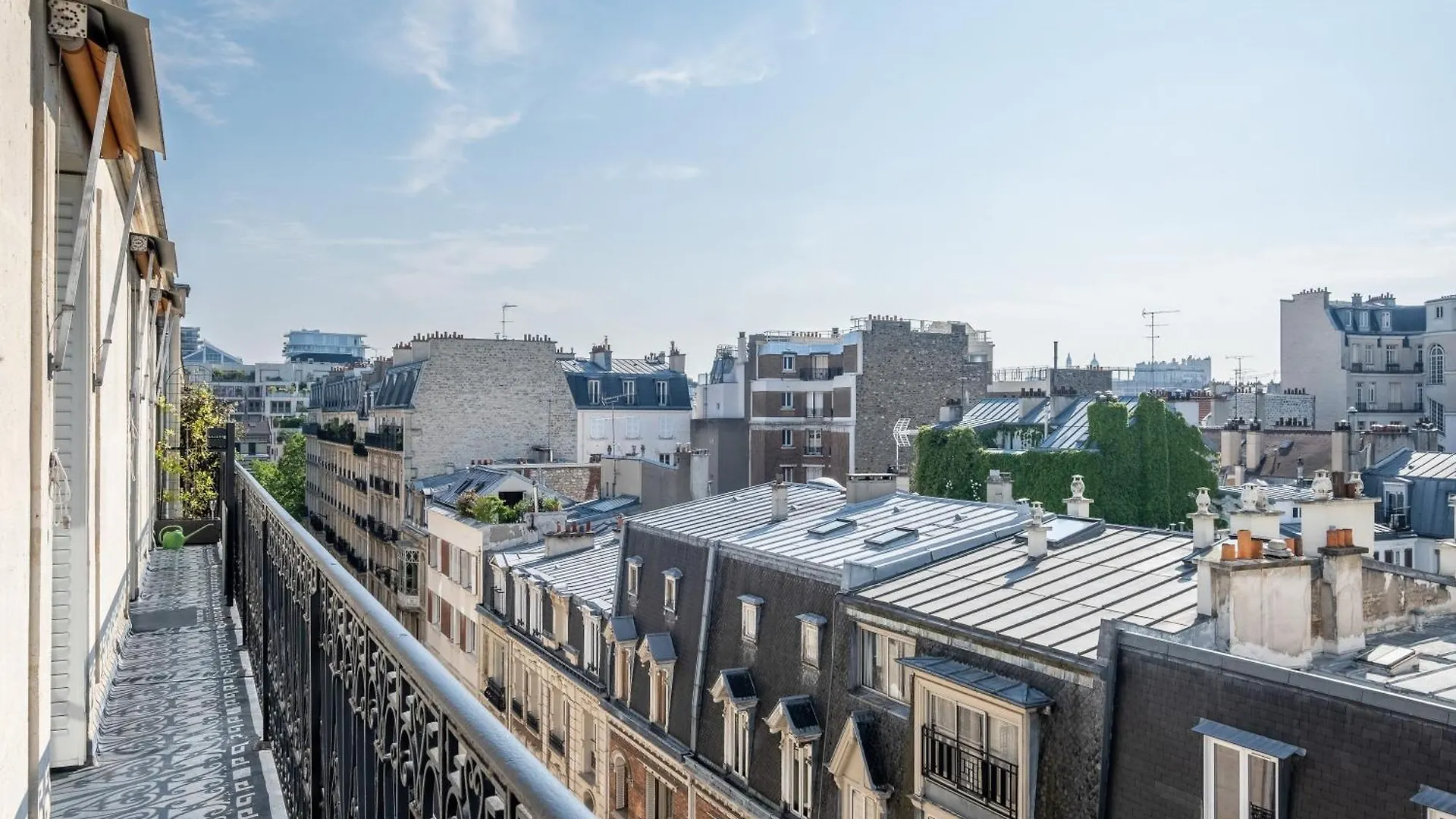 Veeve - Literary Radiance Apartment Paris France