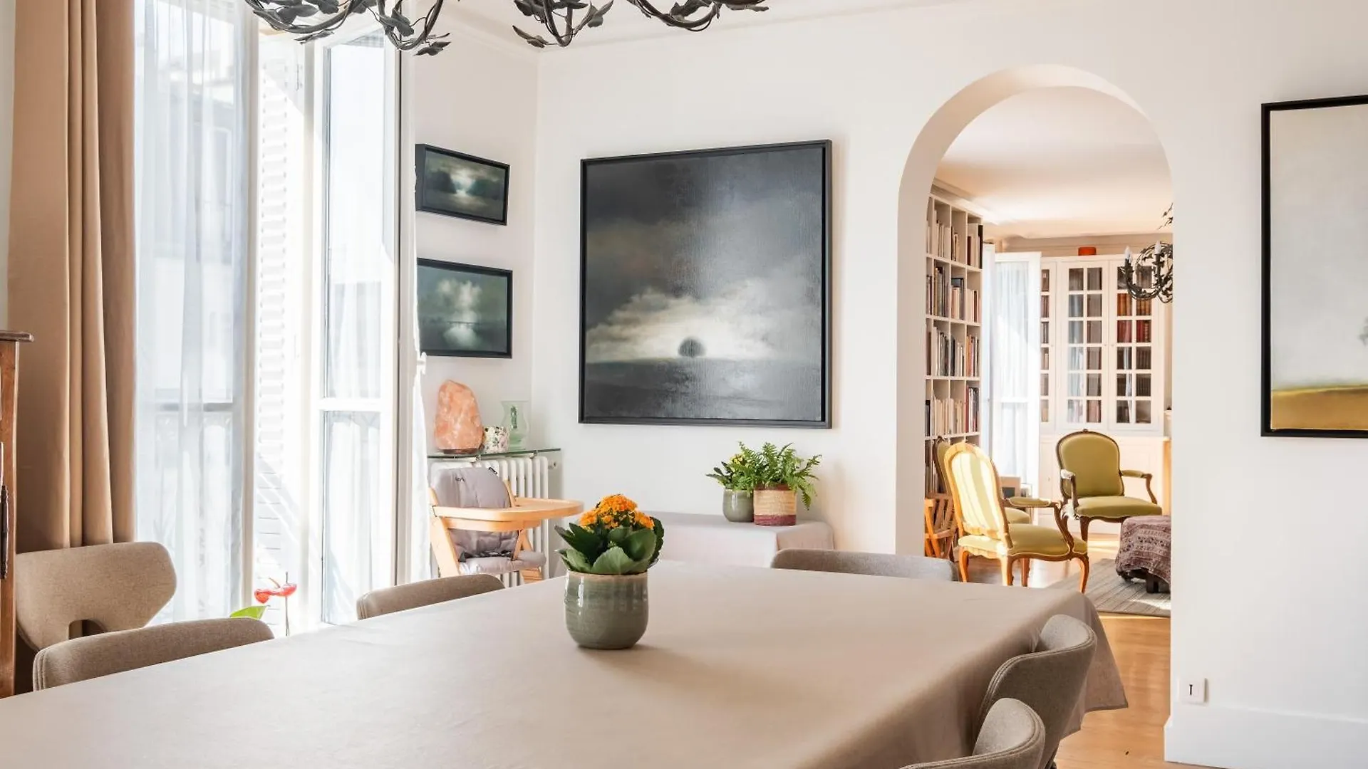 Veeve - Literary Radiance Apartment Paris