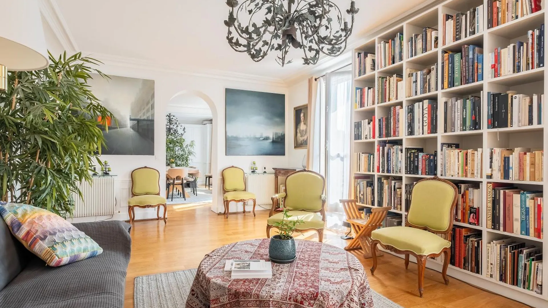 Veeve - Literary Radiance Apartment Paris