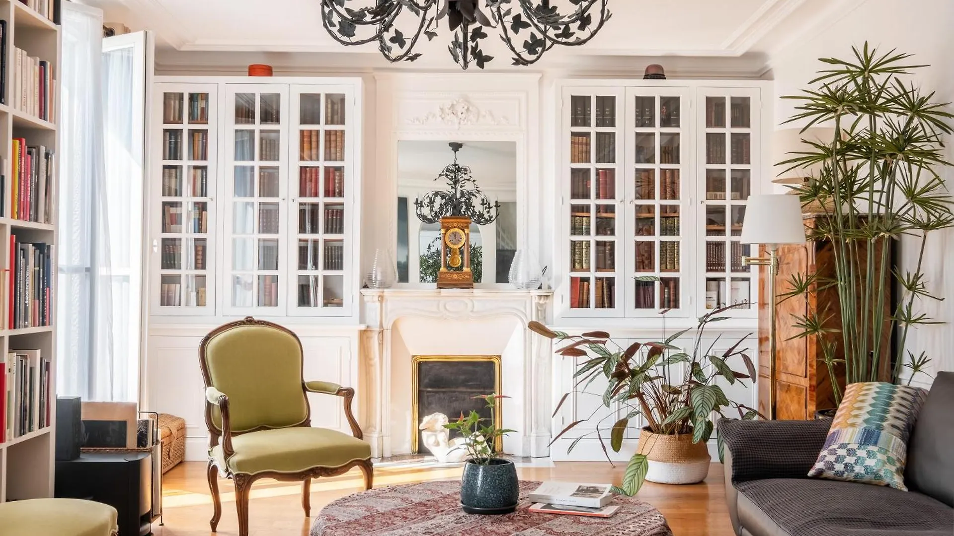 Veeve - Literary Radiance Apartment Paris