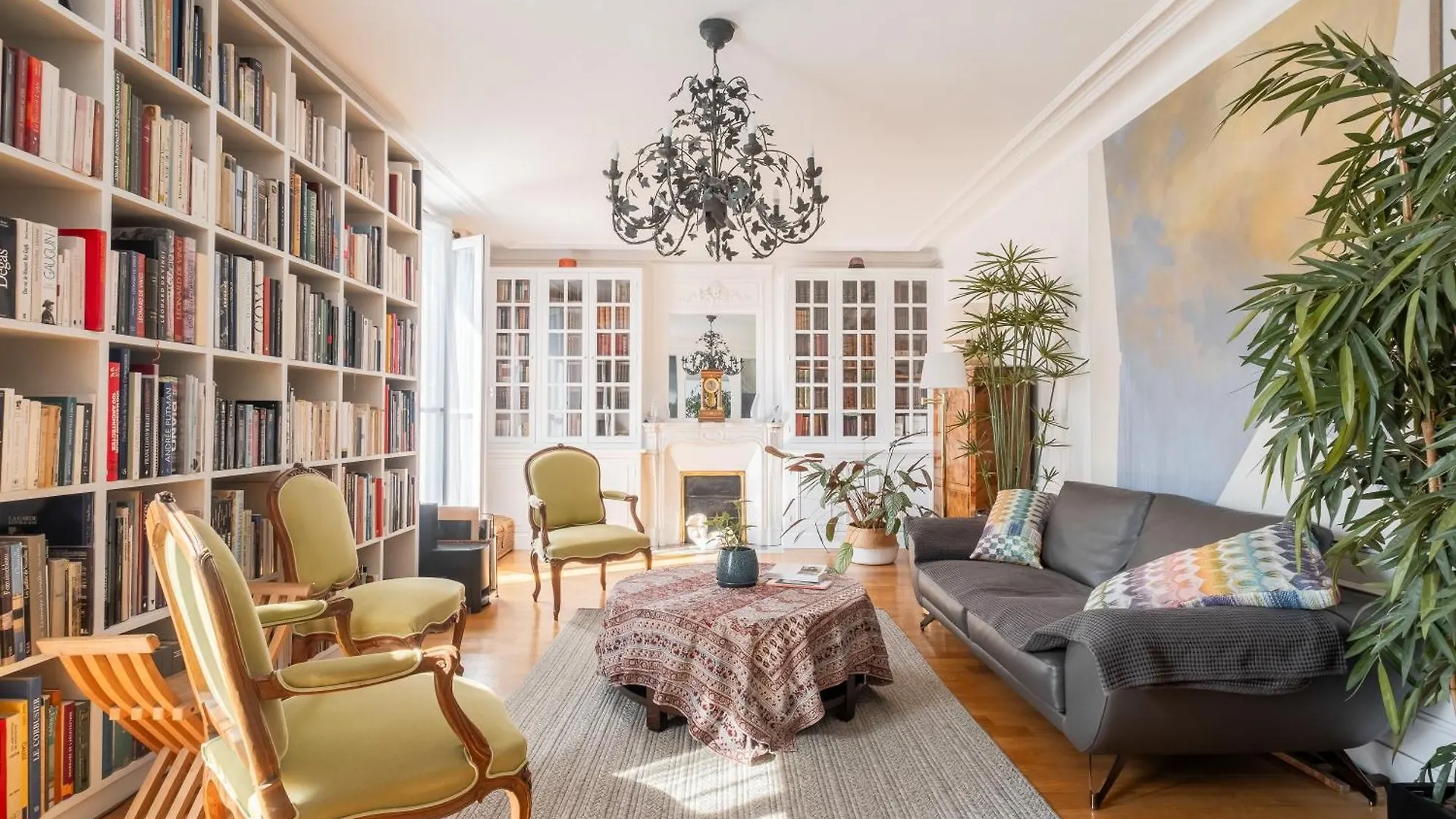 Veeve - Literary Radiance Apartment Paris France