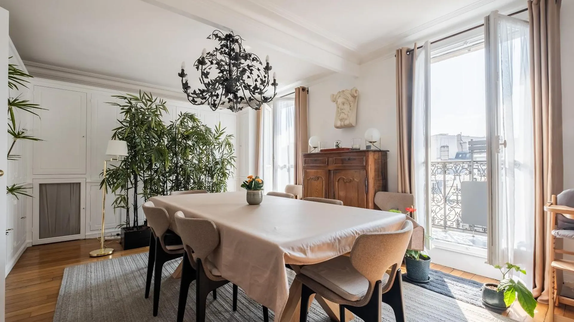 Veeve - Literary Radiance Apartment Paris
